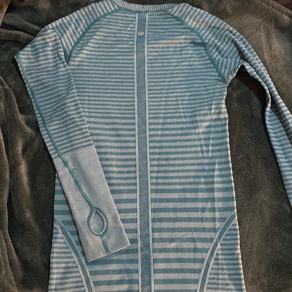 Lululemon swiftly tech long sleeve - Picture 2 of 3
